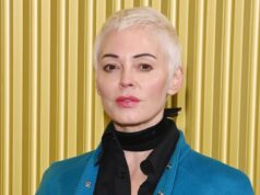 Rose McGowan afirma que executivos ‘encantados’ verificariam seu peso a cada temporada Alyssa Milano Shannen Doherty Holly Marie Combs na linha do tempo do drama Charmed Charmed