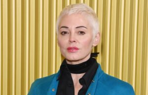 Rose McGowan afirma que executivos ‘encantados’ verificariam seu peso a cada temporada Alyssa Milano Shannen Doherty Holly Marie Combs na linha do tempo do drama Charmed Charmed