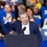 Roy Cooper tem chances de derrotar Whatley e tirar a Carolina do Norte do Partido Republicano – pesquisa