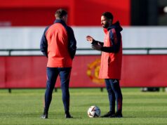Ruben Amorim ainda não respondeu a Darren Fletcher, apesar do chefe interino estar eternamente grato O técnico interino do Manchester United, Darren Fletcher, fala durante uma coletiva de imprensa no complexo de treinamento Carrington em 2026 em Manchester, Inglaterra.