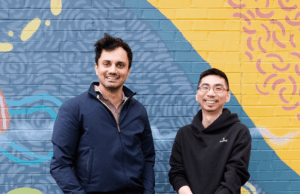 Runpod, startup de nuvem de IA, atinge US$ 120 milhões em ARR – e começou com uma postagem no Reddit Runpod founders Pardeep Singh (right) Zhen Lu (left)