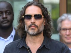 Julgamento de estupro e agressão sexual de Russell Brand adiado até outubro Russell Brand concedeu fiança após acusações adicionais de estupro e agressão sexual