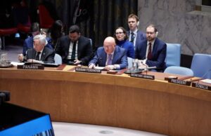 Rússia e China condenam ação dos EUA na Venezuela O Representante Permanente da Federação Russa nas Nações Unidas, Vassily A. Nebenzia, entra na câmara do Conselho de Segurança antes de uma reunião do Conselho de Segurança na sede da ONU em Nova York. Mark J. Sullivan/ZUMA Press Wire/dpa