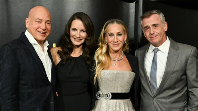 Sarah Jessica Parker tem uma reunião emocionante de 'Sex and Sarah Jessica Parker tem uma reunião emocionante de 'Sex and the City' ao receber o Prêmio Globo de Ouro, brinca que ela tem uma 'residência permanente' na HBO