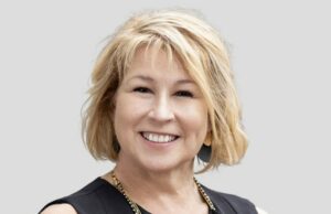 Sarah Trahern se aposentará como CEO da Country Music Association no final de 2026 Sarah Trahern