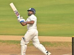 Sarfaraz Khan credita dicas de Azharuddin por seu duplo século contra Hyderabad Sarfaraz Khan credita dicas de Azharuddin por seu duplo século contra Hyderabad