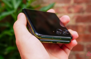 Se você precisa de um telefone dobrável barato, não encontrará nada melhor Motorola Razr 2024