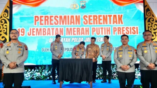 Seguindo as instruções de Prabowo, a Polícia Nacional reparou e Seguindo as instruções de Prabowo, a Polícia Nacional reparou e construiu 178 pontes em toda a Indonésia