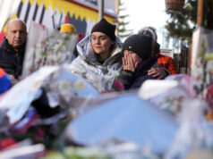 Seis pessoas feridas no incêndio fatal em um bar suíço permanecem não identificadas. É uma espera insuportável Yahoo news home