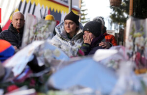 Seis pessoas feridas no incêndio fatal em um bar suíço permanecem não identificadas. É uma espera insuportável Yahoo news home