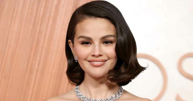 Selena-Gomez-mostra-sua-beleza-natural-em-maquiagem-rara-selfie-gratuita.jpg