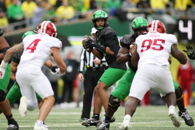 Semifinais dos playoffs do futebol universitário: escolhas para os bowls Peach e Fiesta e detalhamento das receitas da conferência
