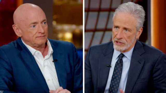 Sen. Mark Kelly e Jon Stewart Roast Trump Administration como 'Mesquinho' e 'Fraco': 'Reflexo da Pessoa no Topo' | Vídeo
