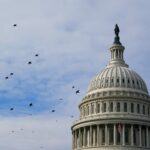 Senado dos EUA aprova medida para restringir ações militares de Trump na Venezuela