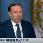 Senador Chris Murphy acusa Trump de 'roubar' do povo americano no segundo mandato: 'Extremamente corrupto' | Vídeo