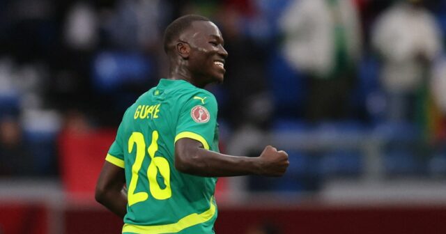 Senegal venceu o Sudão e chegou às quartas de final da AFCON com Pape Gueye fazendo dois gols
