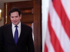 Sequestro de Maduro mostra influência e limites do secretário de Estado dos EUA, Rubio FOTOS AFP DO ANO 2025 O secretário de Estado dos EUA, Marco Rubio, sussurra no ouvido do presidente Donald Trump durante uma mesa redonda sobre Antifa na sala de jantar estatal da Casa Branca em Washington, DC, em 8 de outubro de 2025. (Foto de Jim WATSON / AFP) / NÃO UTILIZAR APÓS 31 DE JANEIRO DE 2026 23:00:00 GMT - FOTOS AFP DO ANO 2025