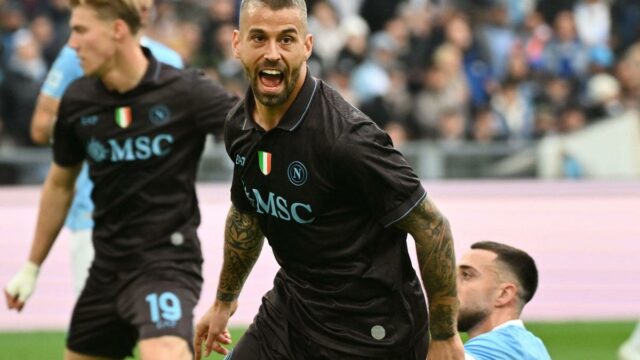 Série A: Napoli vence a Lazio com vitória por 2 Série A: Napoli vence a Lazio com vitória por 2 a 0, mas partida termina caótica com três cartões vermelhos