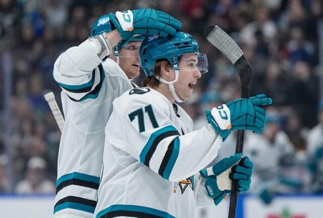 Sharks atacam Canucks e estabelecem recorde enquanto Macklin Celebrini domina o time da cidade natal
