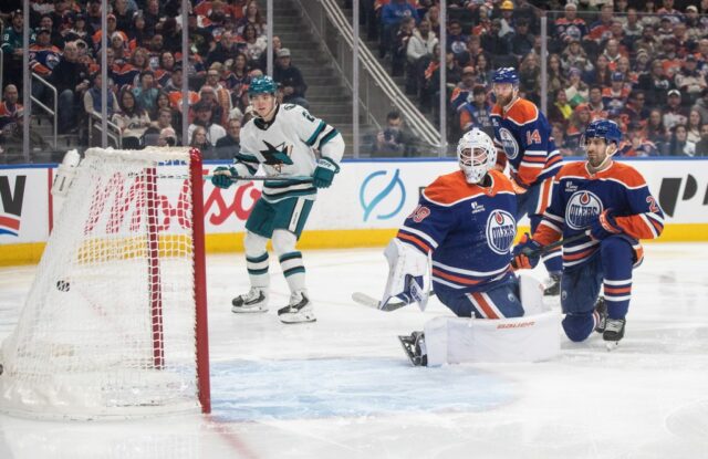 Sharks perdem grande vantagem no terceiro período e sofrem derrota dolorosa para Edmonton Oilers
