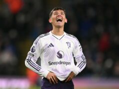 Shea Lacey envia mensagem após uma aparição relâmpago para o Man Utd, Harry Amass responde Gráfico rendado