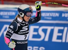 Shiffrin, Vonn e outros pilotos de esqui estrelam a série documental ‘On the Edge’ da ESPN que leva às Olimpíadas Mikaela Shiffrin, dos Estados Unidos, comemora a vitória no esqui alpino, slalom feminino da Copa do Mundo, em Spindleruv Mlyn, República Tcheca, domingo, 25 de janeiro de 2026. (AP Photo/Giovanni Auletta)