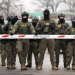 Um site baseado na Holanda está fazendo doxxing ao pessoal do ICE e da Patrulha de Fronteira para combater a agressiva agenda de fiscalização da imigração do governo Trump (AFP via Getty Images)