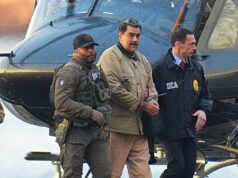 Soldados venezuelanos “sangraram e desmaiaram” depois que os EUA usaram uma poderosa arma sônica durante a dramática captura de Maduro, segundo relato de uma testemunha ocular O presidente venezuelano Nicolás Maduro (no meio) foi capturado pelos EUA em 3 de janeiro