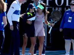 Sonmez de Turkiye ajuda a garota do baile; entra na 2ª rodada de tênis do Aberto da Austrália Sonmez de Turkiye ajuda a garota do baile; entra na 2ª rodada de tênis do Aberto da Austrália