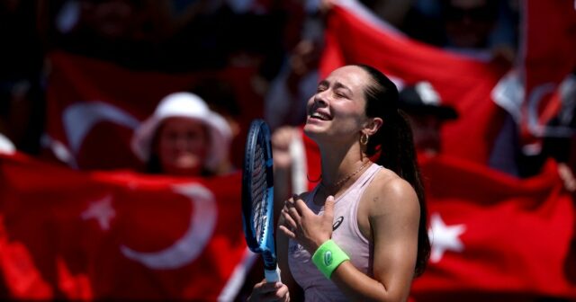 Sonmez, de Turkiye, avança para a terceira rodada do Aberto da Austrália de 2026
