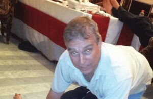 Starmer pede que Andrew Mountbatten-Windsor testemunhe nos EUA depois que os últimos arquivos de Epstein foram despejados como ‘as vítimas devem ser a primeira prioridade’ Andrew Mountbatten-Windsor 'deveria estar preparado' para testemunhar perante o Congresso dos EUA sobre suas ligações com Jeffrey Epstein, depois de ter aparecido na última divulgação de arquivos relacionados ao desgraçado financista pedófilo, sugeriu Sir Keir Starmer