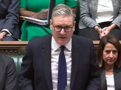 Starmer promete não ‘recuar’ na disputa de deepfakes nus com Elon Musk depois que o proprietário do X pisca primeiro e impede a Grok AI de despir digitalmente mulheres e crianças Enfrentando hoje os deputados nas perguntas do primeiro-ministro, Sir Keir disse que embora a ação fosse bem-vinda, mas não foi longe o suficiente.