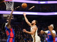 Steph Curry sai da derrota do Warriors para o Pistons com dor no joelho Steph Curry sai da derrota do Warriors para o Pistons com dor no joelho