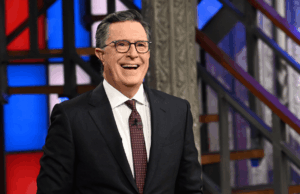 Stephen Colbert: Da entrevista com John Lewis à hospedagem em casa durante o COVID, esses seis momentos definiram seu mandato no ‘Late Show’ Stephen Colbert diz 'Não confie em bilionários' quando questionado sobre a 'lição importante' de 2025: 'Eles não ficam ricos encontrando esse dinheiro na beira da estrada'