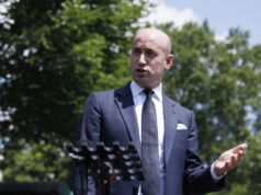 Stephen Miller diz que ninguém lutará contra os EUA pela Groenlândia Stephen Miller diz que ninguém lutará contra os EUA pela Groenlândia