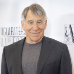 Stephen Schwartz sai da escalação do Kennedy Center e condena a renomeação: 'Não há como eu colocar os pés nisso agora'