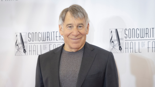 Stephen Schwartz sai da escalação do Kennedy Center e condena a renomeação: 'Não há como eu colocar os pés nisso agora'
