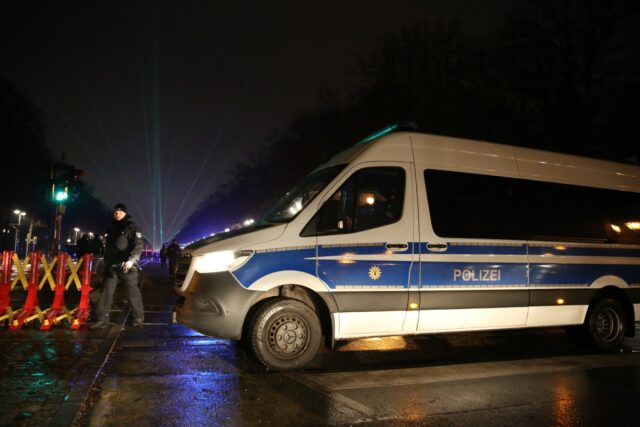 Streamer feminina atacada durante transmissão ao vivo da celebração de NYE
