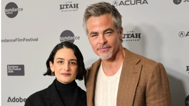 Sundance: Chris Pine, Jenny Slate e Judd Apatow dão início PARK CITY, UTAH - JANUARY 22: (L-R) Jenny Slate and Chris Pine attend the "Carousel" Premiere during the 2026 Sundance Film Festival at Eccles Center Theater on January 22, 2026 in Park City, Utah. (Photo by Neilson Barnard/Getty Images)