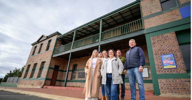 Suor e lágrimas trarão o pub de volta à sua antiga glória na região de WA

