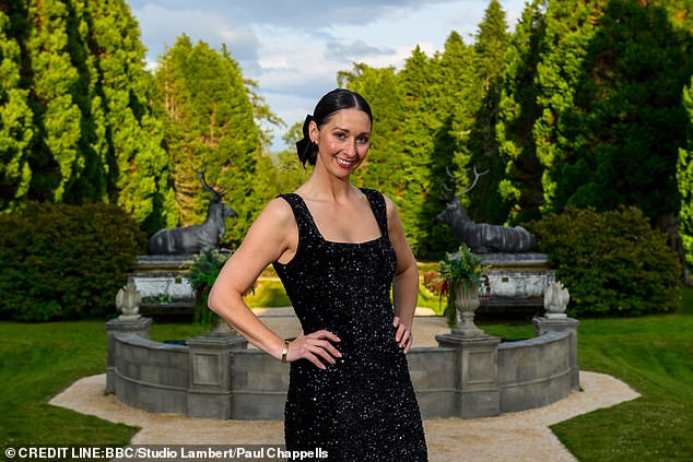 'Superstar' Rachel Duffy se prepara para uma grande carreira no 'Superstar' Rachel Duffy se prepara para uma grande carreira no showbiz enquanto agentes fazem fila para contratá-la após vencer The Traitors