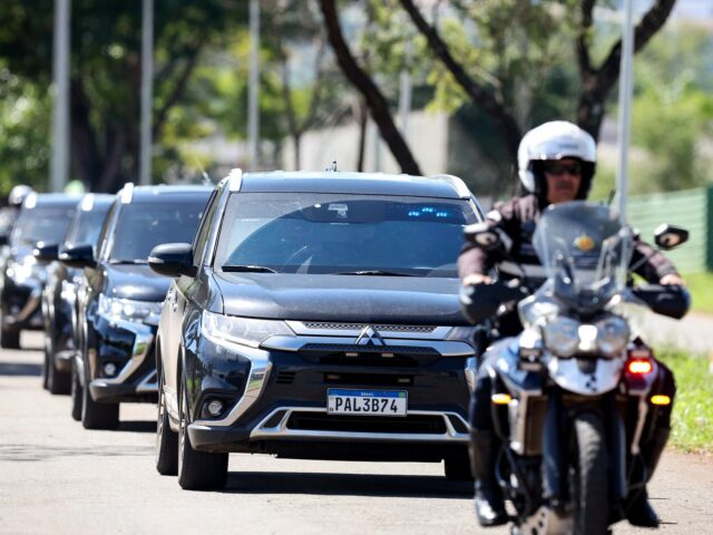 Doctor Brasil Caiado speaks about Bolsonaro's condition at a news conference.