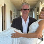 Surpresa! Vanna White anuncia que ela e o amor de longa data John Donaldson são casados
