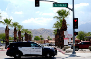 Suspeito de motorista bêbado bate no pátio de um restaurante em Palm Springs Um veículo da polícia de Palm Springs.