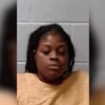 Suspeito de roubo drive-thru rastreado em um cassino no Alabama. Foto de uma mulher presa em conexão com um assalto a um drive-thru Chick-fil-A em Leeds, Alabama.