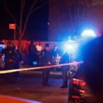 Um homem foi baleado e morto por policiais em Manhattan depois de atirar contra a polícia durante um incidente no trânsito na noite de quinta-feira.