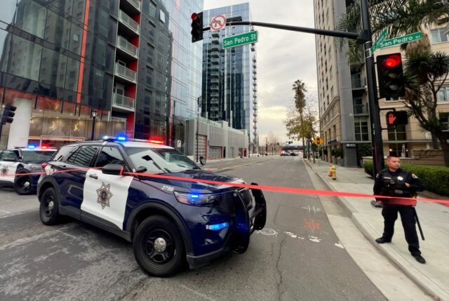 Suspeito morto, policial hospitalizado em tiroteio policial no centro de San Jose
