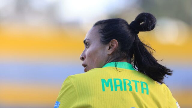 Técnico do Brasil 'conta com' Marta para a Copa do Mundo Feminina em casa

