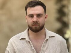 Teerã pisca primeiro: o Irã ADIA a execução do dono de uma loja de roupas, de 26 anos, depois que Trump ameaçou os mulás com uma resposta “forte”… mas as embaixadas ocidentais e as bases militares no Oriente Médio são evacuadas em meio a temores de ataques aéreos Teerã pisca primeiro: o Irã ADIA a execução do dono de uma loja de roupas, de 26 anos, depois que Trump ameaçou os mulás com uma resposta "forte"... mas as embaixadas ocidentais e as bases militares no Oriente Médio são evacuadas em meio a temores de ataques aéreos