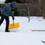 LITTLE ROCK, ARKANSAS - JANEIRO 22: Um cliente faz compras na Kroger em 22 de janeiro de 2026 em Little Rock, Arkansas. Espera-se que uma enorme tempestade de inverno traga temperaturas geladas, gelo e neve para milhões de americanos em todo o país. Will Newton/Getty Images/AFP (Foto de Will Newton / GETTY IMAGES NORTH AMERICA / Getty Images via AFP)